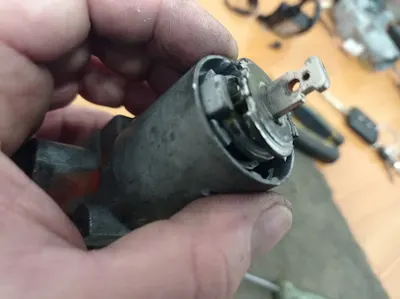 Awaryjne otwieranie samochodów mieszkań naprawa stacyjek wymiana montaż zamków ślusarz Katowice